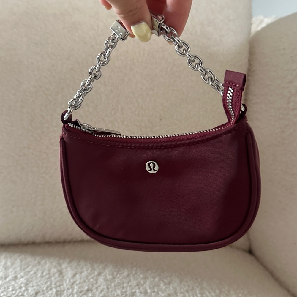 lululemon athletica city essentials nano shoulder bag